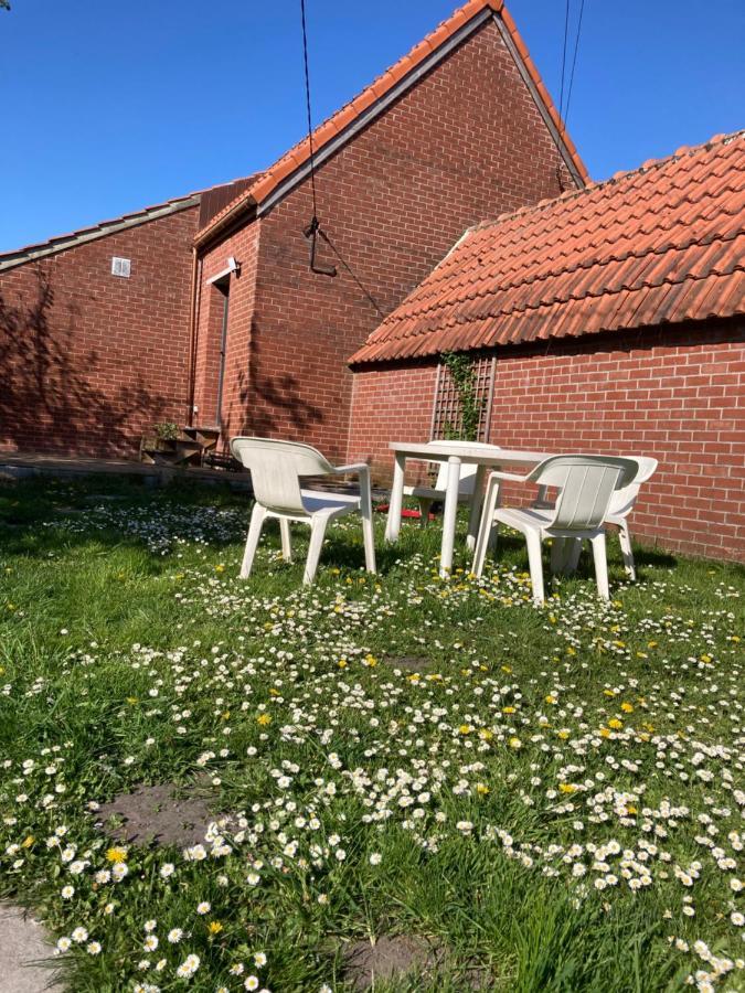 Ferienwohnung Au Cochon Qui Rit Flines-Les-Mortagne Exterior foto
